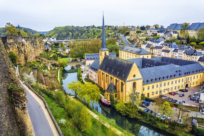 PARIS – LUXEMBOURG – BEVAL  			 	          (Ăn sáng, trưa)	